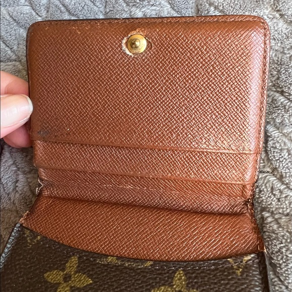 Louis Vuitton Monogram Card Holder - Picture 11 of 16